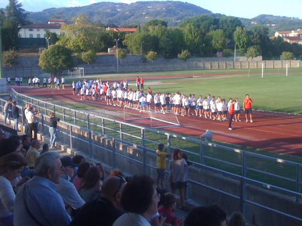 http://www.valdinievoleoggi.com/a23833-allo-stadio-mariotti-la-presentazione-dello-staff-tecnico-e-delle-formazioni-del-settore-giovanile-dal-1996-al-2007.html